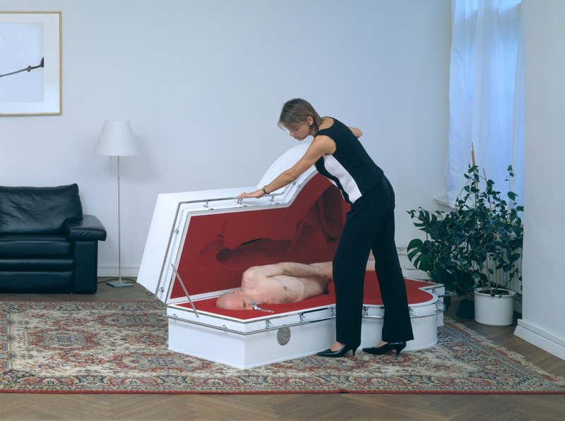 MK Kaehne, Day (Koffer: Selbst), 2001, Fotografie, 120 x 160 cm.