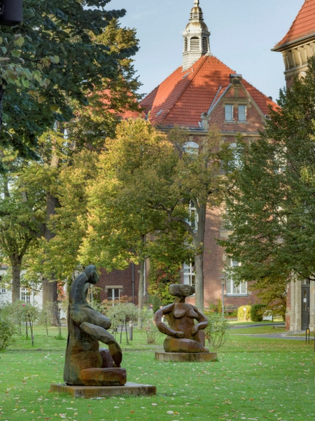 Dietrich Klinge, Figuren aus der Gruppe Agora. Figuren im Park. Photo: Roman März