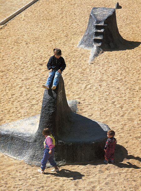 Riera i Aragó - Buried submarine, 1987-1990, Barcelona  © Riera i Aragó