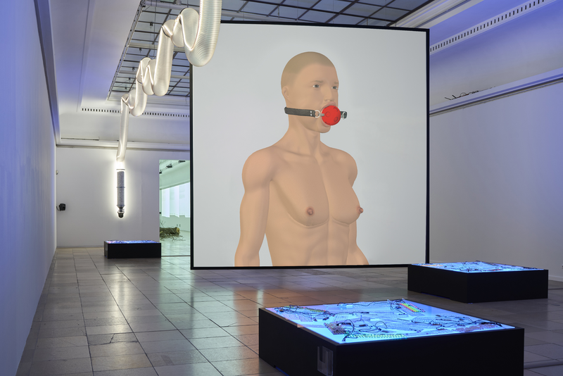 Shu Lea Cheang, KI$$ KI$$, Spoken Words, Installationsansicht | Installation view, Haus der Kunst München, 2025. Foto | Photo: Milena Wojhan.