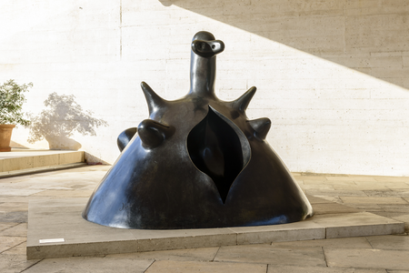 Joan Miró, Maternité, 1973. Bronze, 154 x 191,5 x 173 cm. Edition: 4/4 Fundació Miró Mallorca. Comunitat Autònoma de les Illes Balears, long-term loan © Successió Miró, 2025. Photo: Arxiu Fundació Miró Mallorca