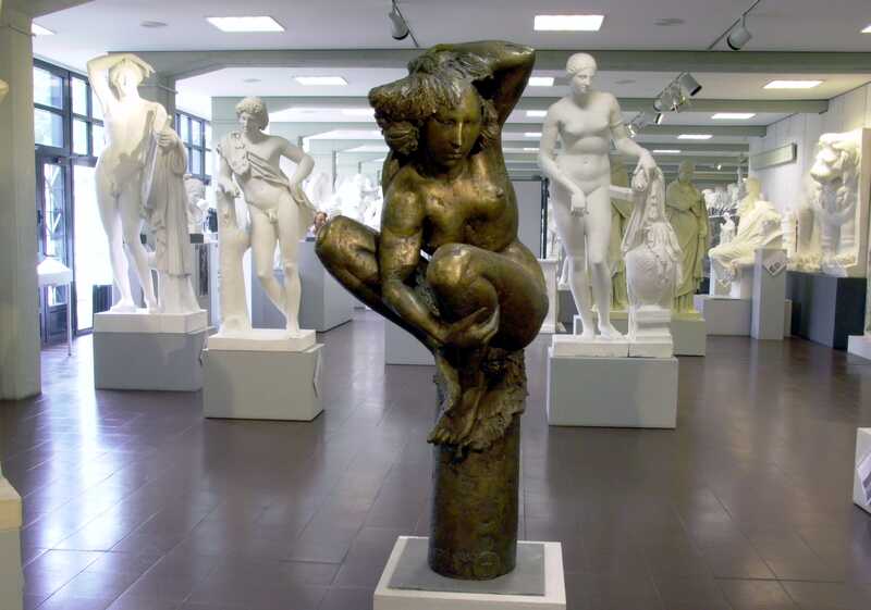 Bärbel Dieckmann, Bathing Figure, large, bronze. Exhibition view at Plaster Cast Collection of Ancient Sculpture Berlin, 2002. Photo Coffaro