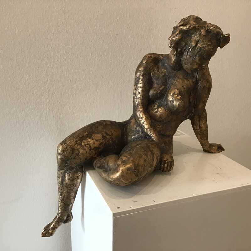 Dieckmann_bronce_sculpture_female_sitting figure1