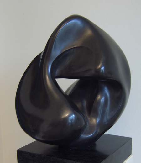 "lux eterna" - mit dunkler Patinierung  -  ein besonderer Reiz beim Spiel von Licht und Schatten