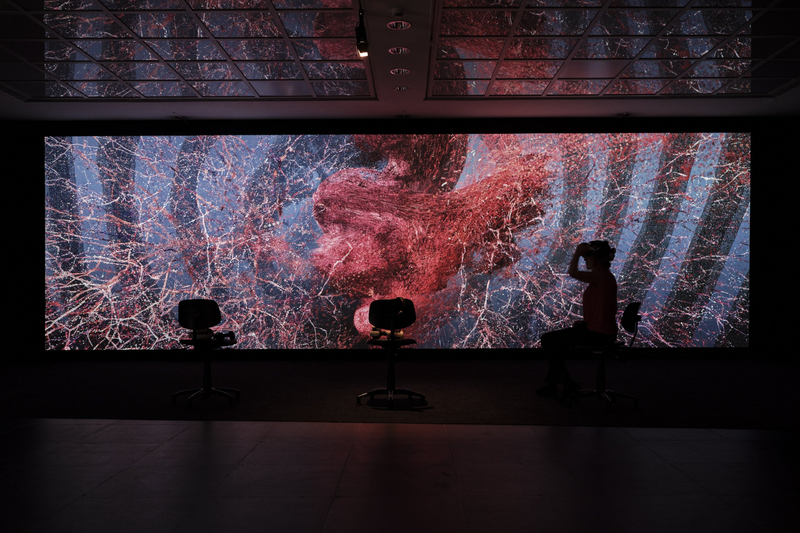 FKV_Anatomie-der-Fragilitaet_Marshmallow-Laser-Feast_Evolver-The-Journey-of-Breath_Foto-Norbert-Miguletz_Courtesy-Marshmallow-Laser-Feast_01-scaled