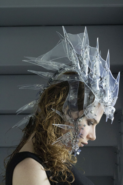 Foto di Sage Yodit, Cyborg Piece in collaborazione con Oscar Carretero e Neil Harbisson