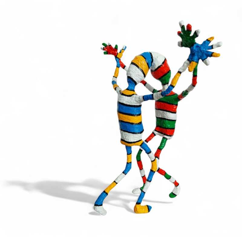 Moderne_Kunstskulptur_inspiriert_von_Street_Art_und_Graffiti_Zusammenhalt[1]