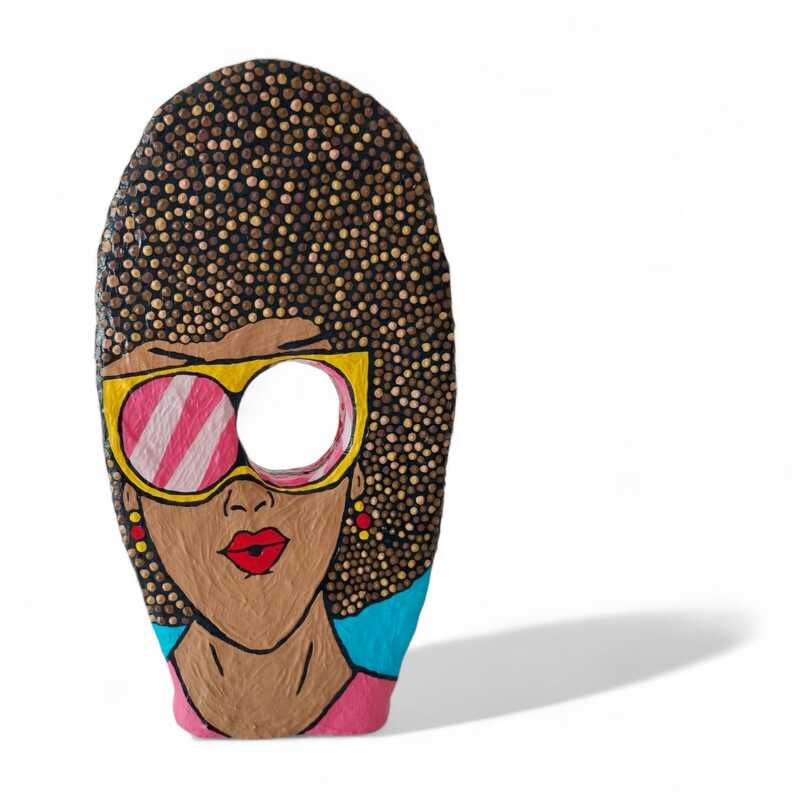 Pop_Art_Skulptur_Frau_mit_Sonnenbrille_und_Love_Schriftzug_Unikat[1]