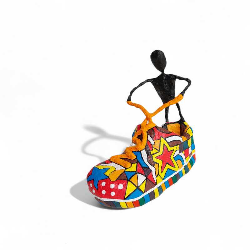 Pop_Art_Sneaker_Skulptur_handgefertigtes_modernes_Kunstobjekt[1]