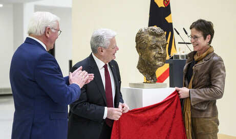 Dieckmann_bronce_sculpture_portrait_joachim_gauck_3