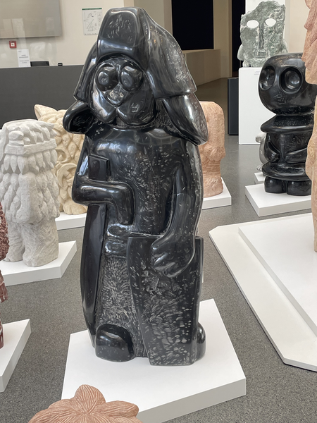 Schwarz in Japan, 2025, Belgisch Granit, 146 x 55 x 35 cm. Foto: Willy Hafner