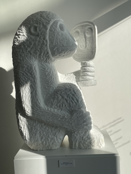 The man in the mirror, Carrara-Marmor, 98 x 32 x 60 cm. Foto: Willy Hafner