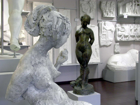 Bärbel Dieckmann, Barbara sitting, plaster, Sofia standing, bronze