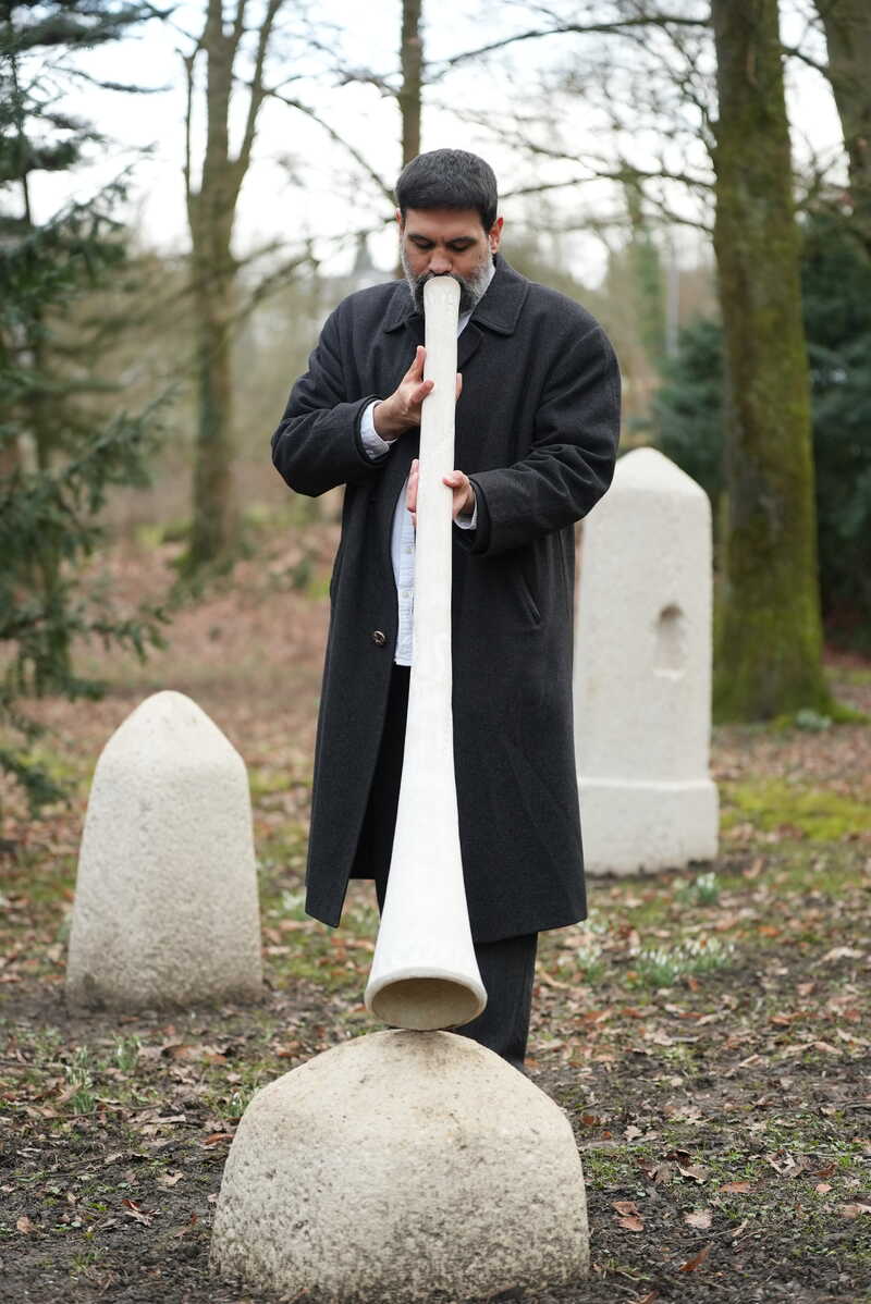 Klang-Ritual von Marvin Dillmann im Stelenkreis