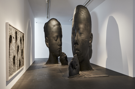 Installationsansicht Jaume Plensa - Invisible, Museum Küppersmühle für Moderne Kunst, Duisburg, 2026, Foto: Mick Vincenz, Essen © VG Bild-Kunst, Bonn 2026