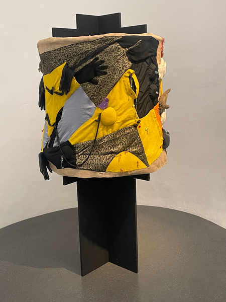 Mariuccia Secol, Das Spinnrad (eng. The Spinning Wheel), 1977, textiles on canvas, 80 x 80 x 80 cm