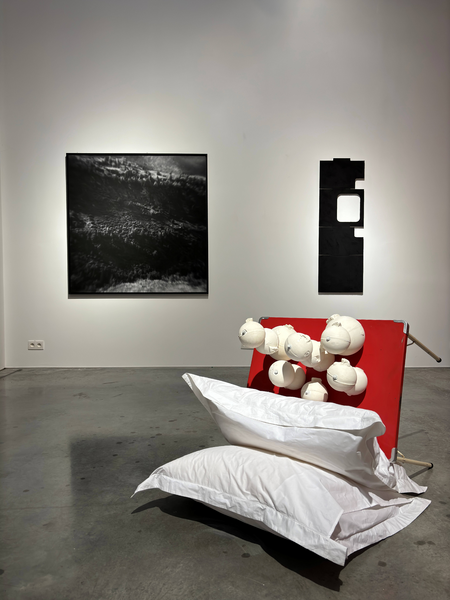 Gert Verhoeven 'Palla Palla', 2004, plaster, metal, and two cushions, 150 x 90 x 70 cm, DA Collection Kortrijk
