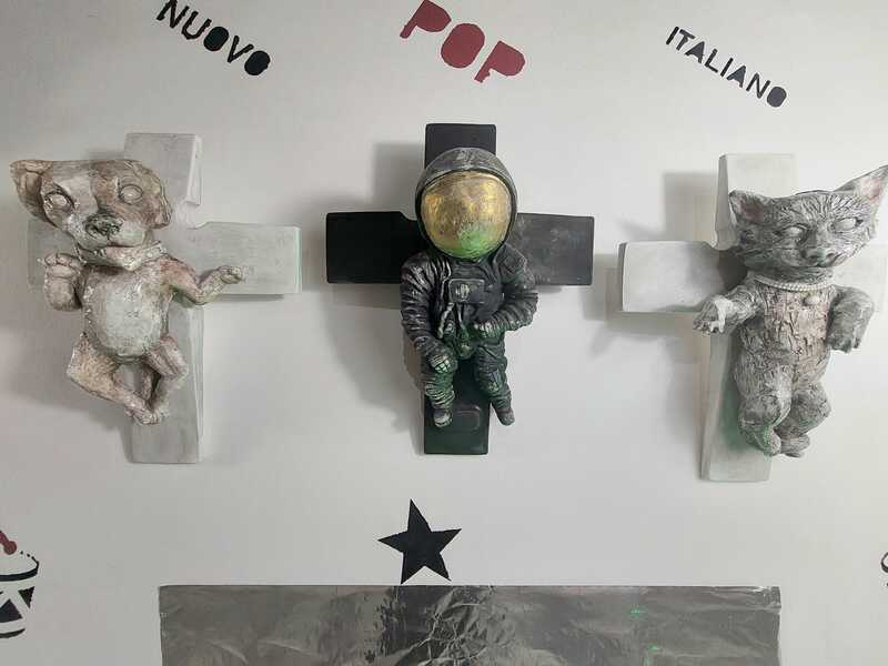 LAST.MAN.HAPPY.WITH.HIS.PETS.IN.SPACE (5)