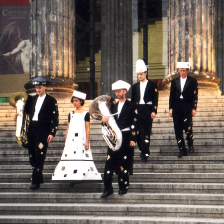 Musicians on the stairs of Altes Museum, 2001, from left: Robin Hayward, Anna Clementi, Melvyn Poore, Aleksi Haapaniemi, Patrick Kosk - photo: Karin Fleischer