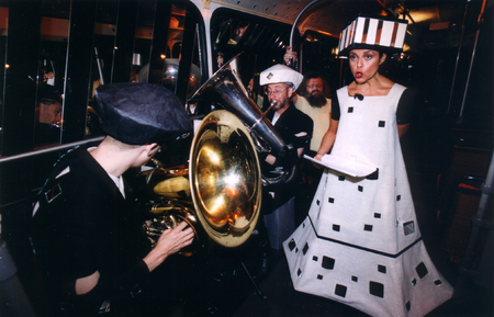 Press preview-inside-German-bus, 2001, soloists: Anna Clementi, Melvyn Poore, Robin Hayward, in the back Friedrich Schenker, the composer of ‘goethefaustzweischnittchen’ – photo: DRAMA, 2001