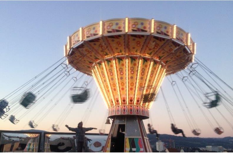 Chairoplane on the roof of the OÖ Kulturquartier