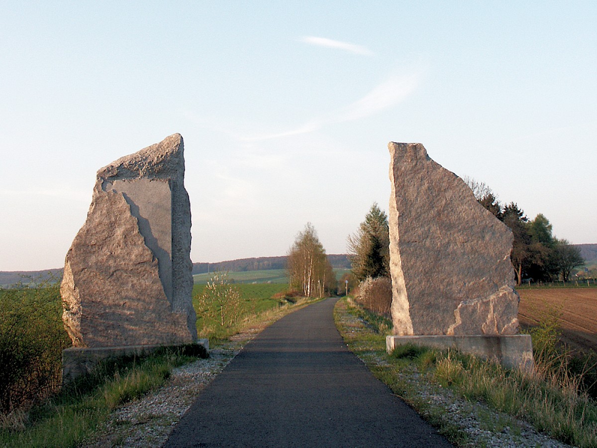 The Online Club Strasse des Friedens, Wolf Broll, Das Tor, location Gandersheim