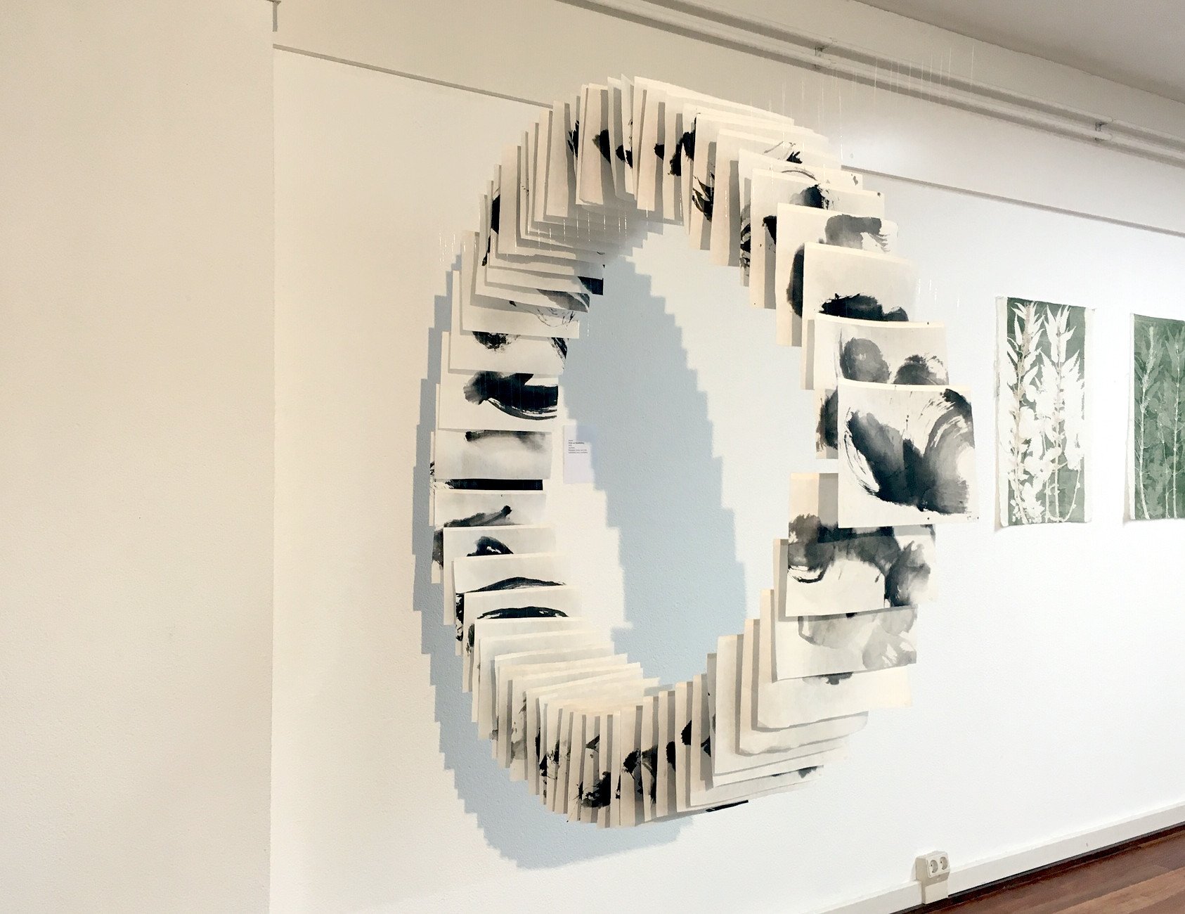 Cindy van Woudenberg, Breath (2018); Rice paper (Xuan), Sumi ink, nylon thread, wood,  Metal mesh; 115×115×50 cm; © De Kunstpraktijk.