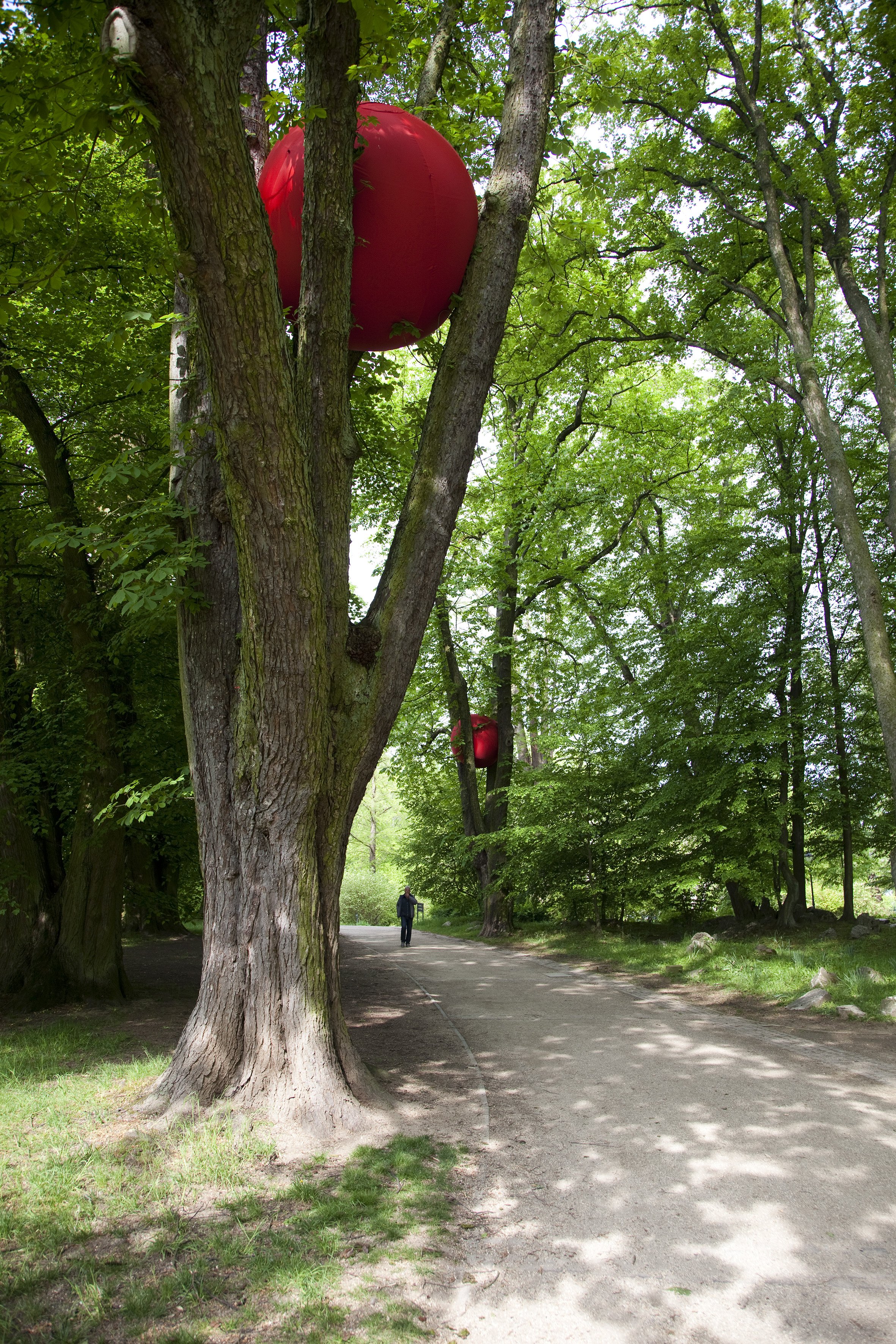 Courtesy Stiftung Blickachsen gGmbH, Bad Homburg, Anne Thulin, Double Dribble IV, 2019, Textil, Vinyl, 6 Teile D je 180 cm, insgesamt Masse variabel