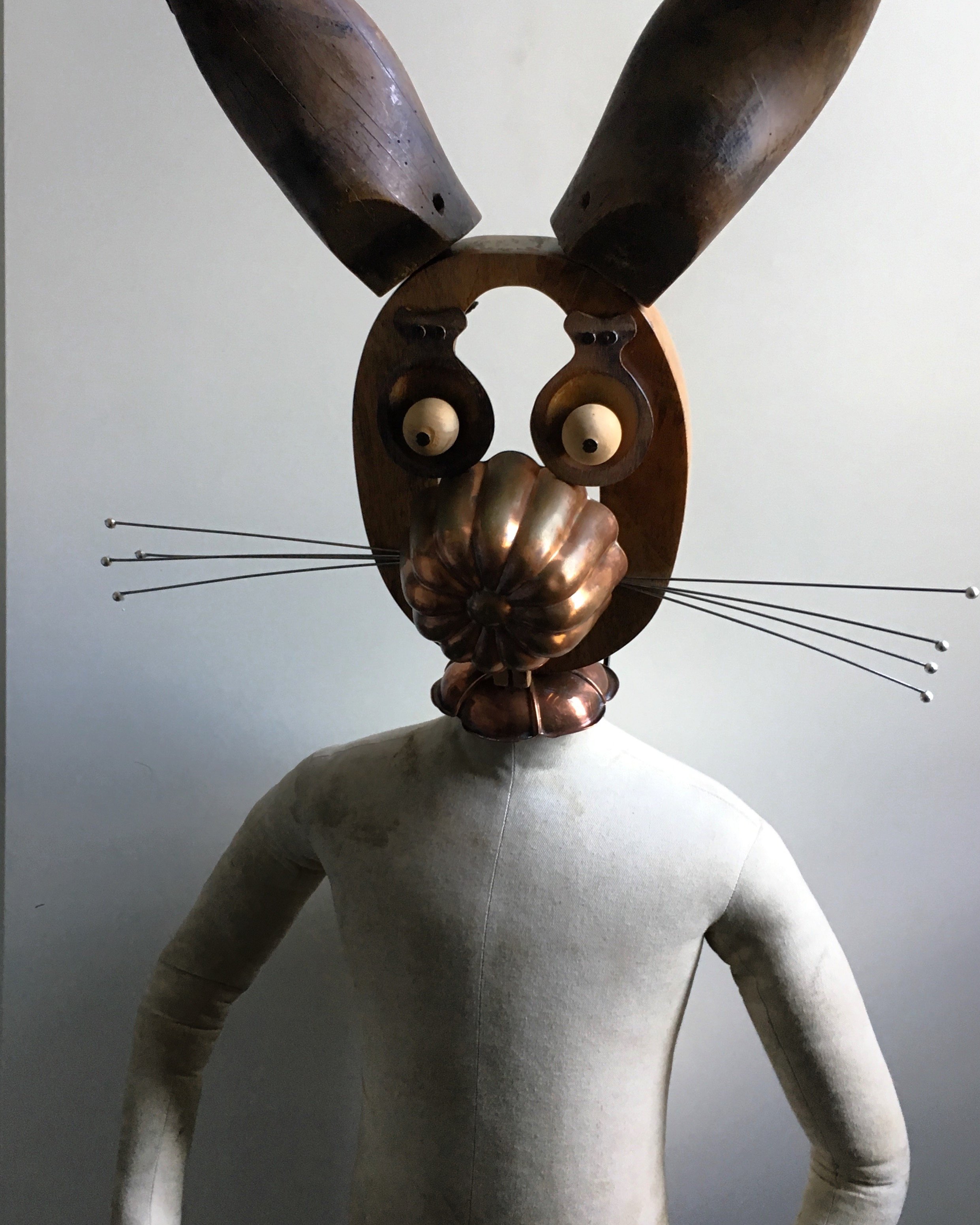 Sophie Marsham, rabbit, tailor's dummy, shoe last, h.ca. 1,5 m