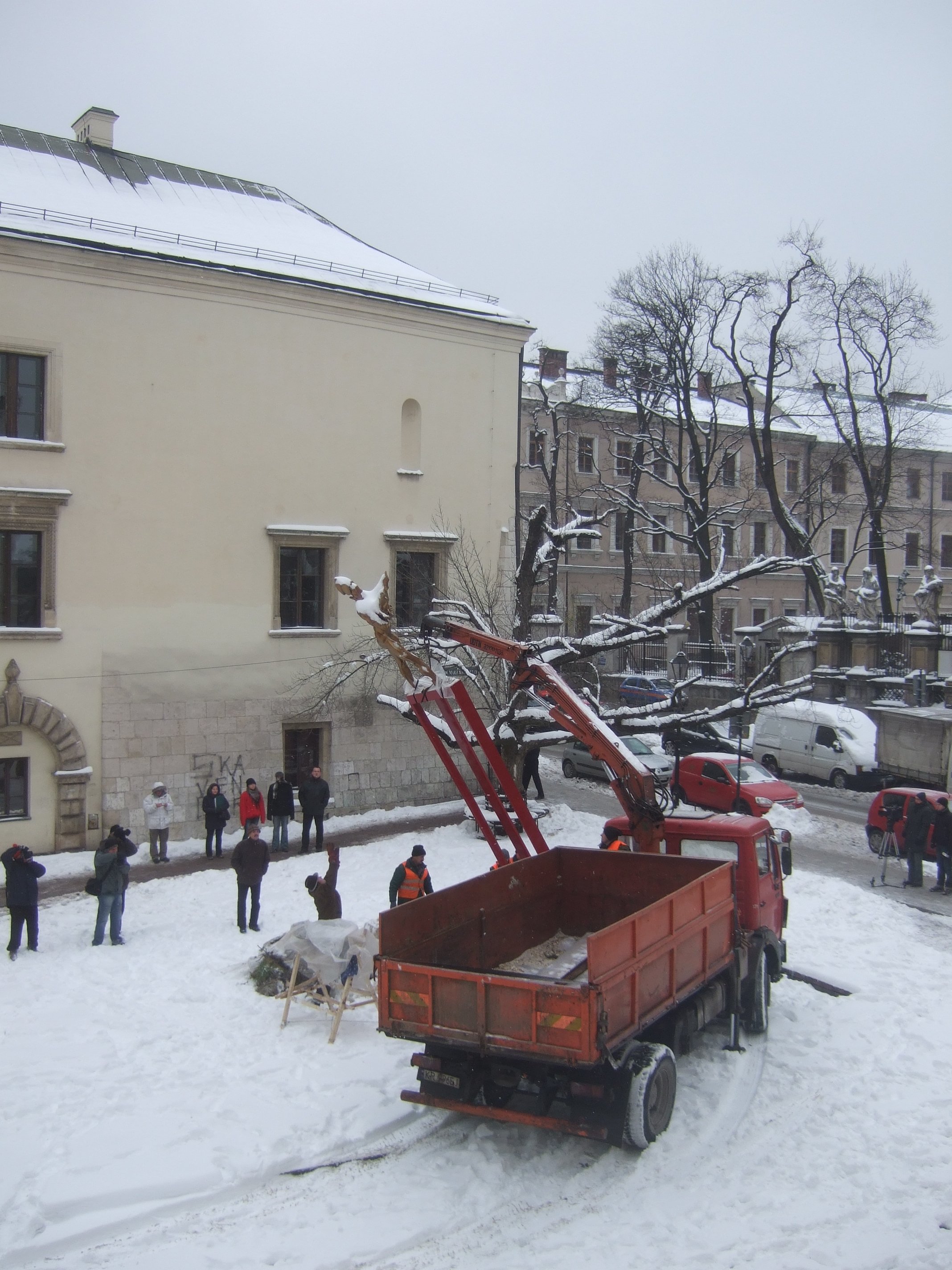 Krzysztof Krzysztof, Zarathustra, 2010 being removed from Mary Magdalene Square after two weeks