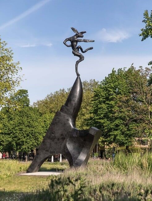 Barry Flanagan 'Large Nijinski on Anvil Point' (2001), Photo JWKaldenbach, Courtesy ARTZUID 2019