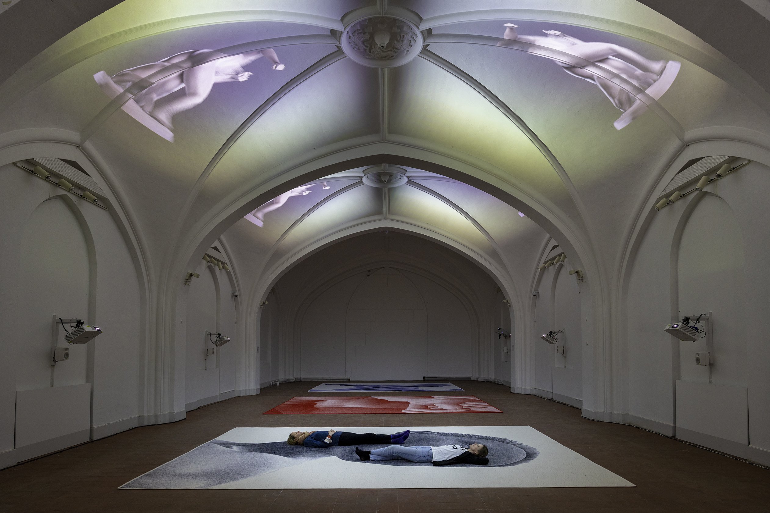 Ditte Ejlerskov: The Cult of Oxytocin 6 in Nikolaj Kunsthal (2022), Photo: Jan SÃ¸ndergaard, In the picture: Video-Installation The Gateway (2022)